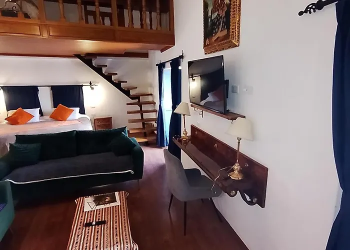 Familiar Con Balcón Y Vista A La Ciudad, Centro Apartamento